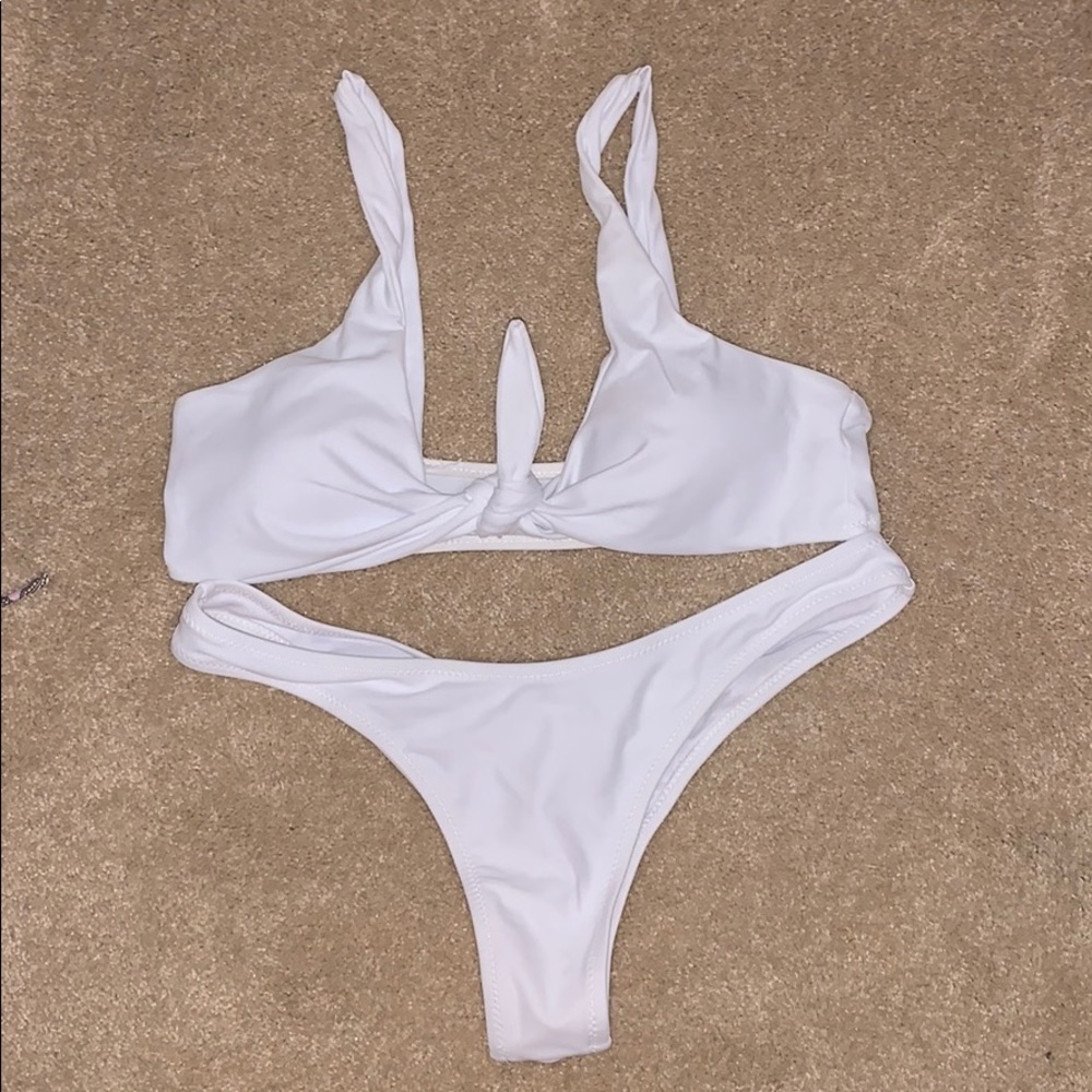 White Bikini (2 piece)